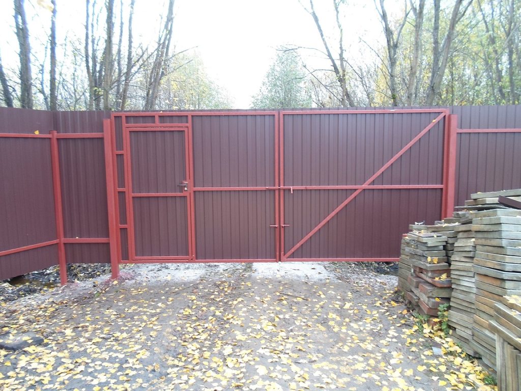 Забор ворота с встроеной калиткой
